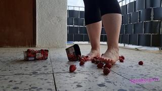 Sneaker-Girl Mila - Crush some Strawberrys
