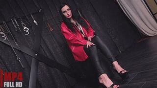 Plateaus Dangling (FULL HD) – Lady Amira