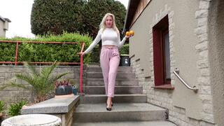nuj23 Two juicy oranges under Alexas high heels (mp4-HD)