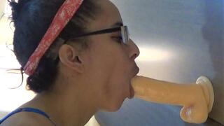 Odette - No Hands Dildo Sucking (AVI)