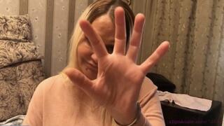 Marina huge hands measuring and comparing with male hands