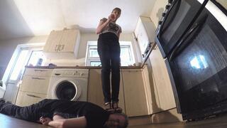 Chelsea's Hard Wooden Wedge Shoes FLOOR CAM (4K)
