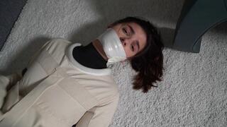 3036 Harriett in Home Alone in Pantyhose