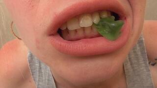 BIG YELLOW TEETH TEAR!MP4