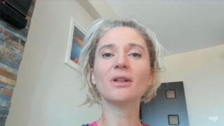 NikkiD1amond ear lobs playing 4K video