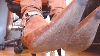 Come and smell my dirty boots 4K