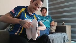 MATEO Y KUM SE HACEN COSQUILLAS