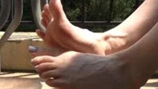 Christine wiggles her small feet on a balcony_part 2