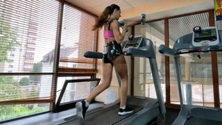 VIKA WORKOUT ON THE TRACK