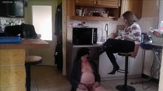 He has a head to be humiliated !