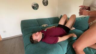 Sklavenerziehung mit Schlägen, Spucke und Asche