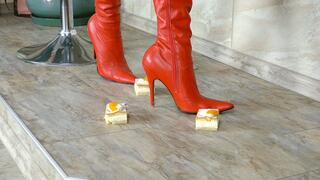 23luj Victoria crushes pieces of cake (mp4-HD)