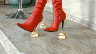 23luj Victoria crushes pieces of cake (mp4-FHD)