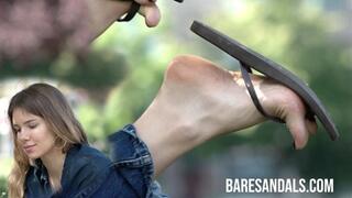 Teresa flip flops shoeplay in the park - Video update - 12303 UHD 4K