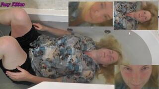 Foxy Eyes Open Underwater swimming therapy