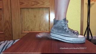 HANDJOB WHILE I CRUSH HIS BALLS!