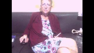 sexygeny trying to smoke 200