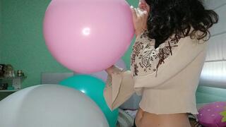 Mean stepmom Inflating and Poping ballons Eng Spa