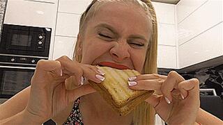 SHE GETS FAT ON TOAST!MP4