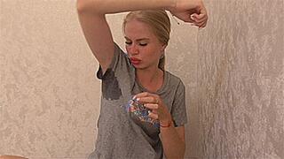 MY BLONDE'S SWEATY, STINKY UNDERARMS!MP4