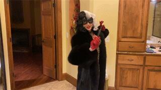 Cat Burglar Cruella's Jewell Heist (1080p)