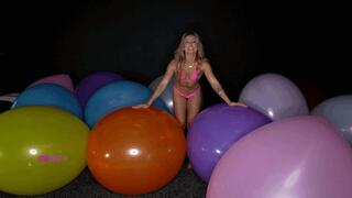 Chelsea Plays With and Pops 15-36 inch Balloons 4K (3840x2160)