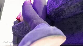 Obedient Nylons Sniffe