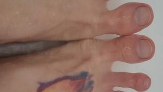 Sexy Wet Foot Massage With Toe Cracking