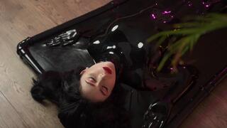 Goddess in a vacbed (1080p)