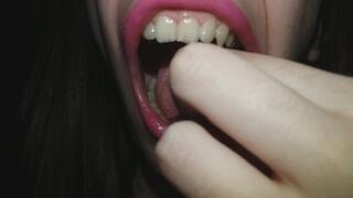 My teeth destroys walnuts' shell - wmv
