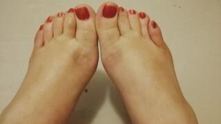 Mistress Catrina Pawsin - home foot spa treatment for my small feet part 1