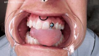 Summer Raez: Mouth Tour - mp4 sd