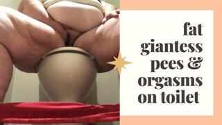 UNAWARE FAT GIANTESS PEES AND ORGASMS