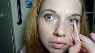 Gouge out the eye with an ear stick