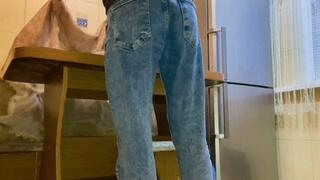 18 YEAR OLD STEP SISTER WANTED SEX IN THE KITCHEN ON THE TABLE