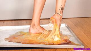 Tall Girl Barefoot Stuck - HD MP4