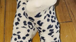 Slow sexy sock removal video over three minutes of me teasing you with mz wiggling feet as I slip off my Sox to reveal my adorable pedicured toes