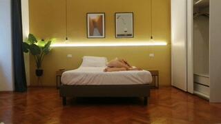 Julie teaches a lesson to a thief