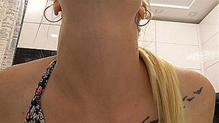 SWALLOWING BLUEBERRIES!MP4