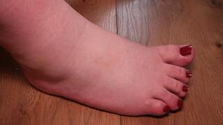 #6 Loser kiss and send for Mistress`s feet - (no talking)