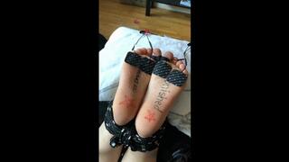 PopcornSolesGirl gets E-stim on her soles