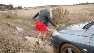 Dirty and wet, she walked along a deserted road. AVI (1920x1080) FHD