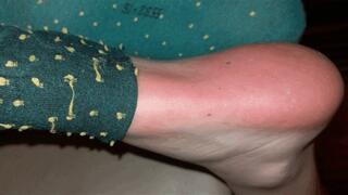 Lauren - Taking off her sweaty socks and covering her lint-covered soles with cum [socks, dirty feet, foot worship, footjob] (1080p)