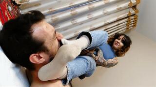 Clean My Sweaty Gym Feet - Princess Jack-Off Jill (HD1080p)