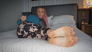 Dirty airport feet JOI- 1080p