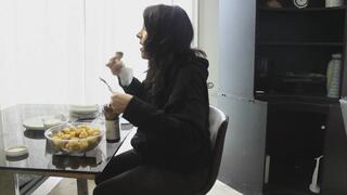 COOKIES N MILK FACESTUFFING BREAK