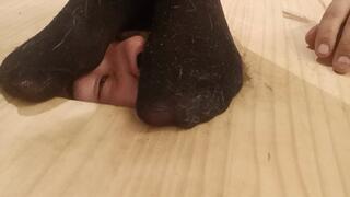 piétinement de la tête en chaussette