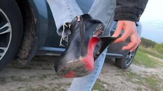 CRUSH HEELS Tanya tries to break her heels