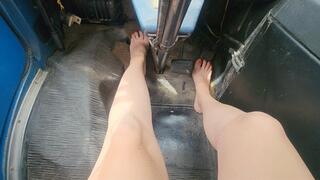 Van Pumping Only Red Nails