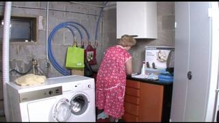 THIS GILF KNOWS HOW TO REWARD THE ONE WHO DOES HER A SERVICE